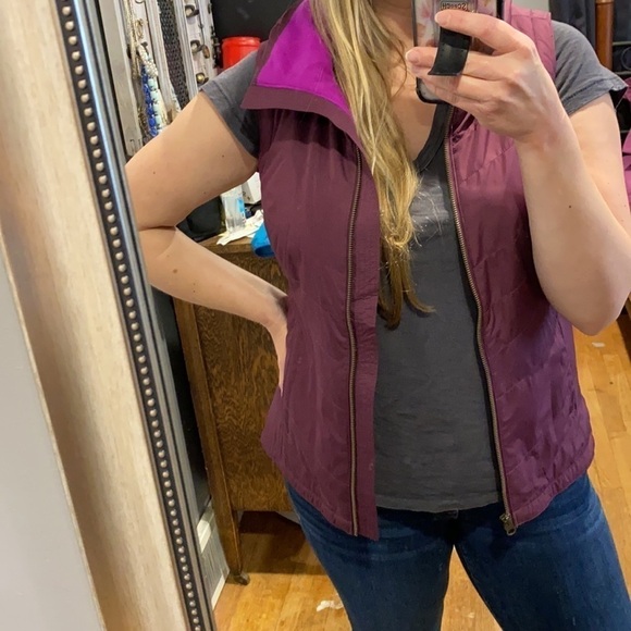 Columbia Burgundy Lightweight Vest EUC - Picture 12 of 12